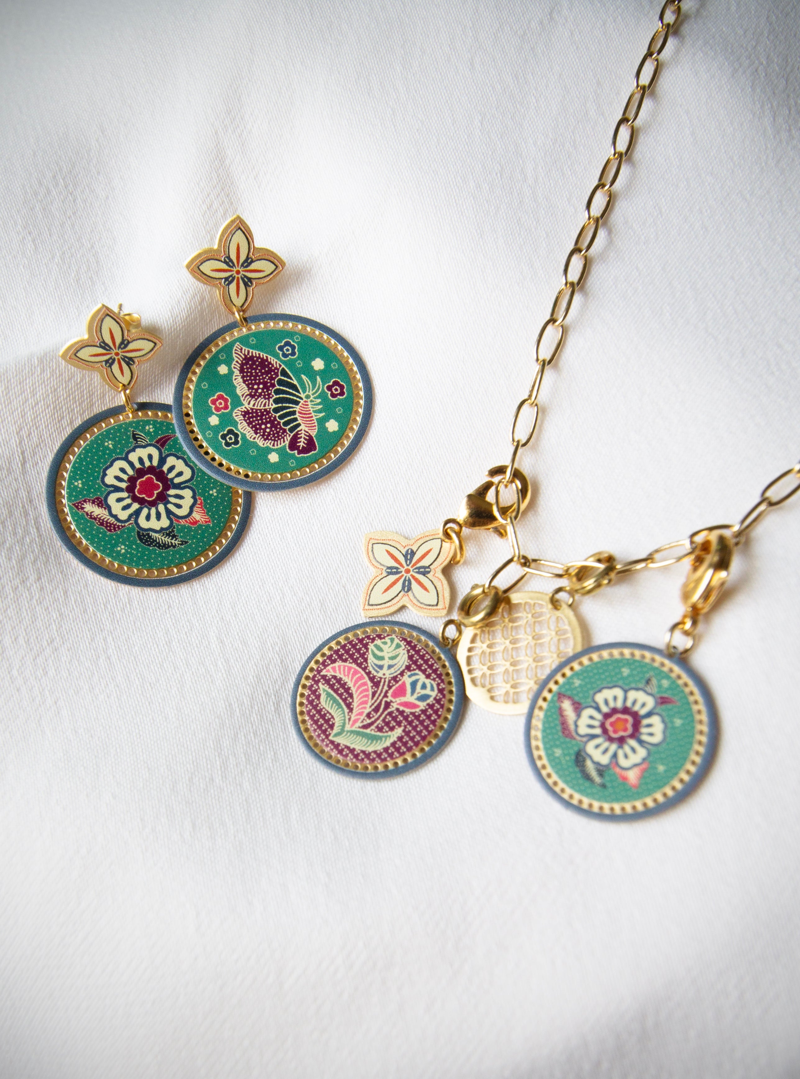 Hero or Sidekick, Batik?